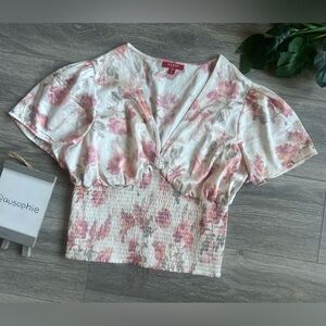 NWOT! Guess pink peach floral flutter sleeve smocked waist coquette top. Size XL
